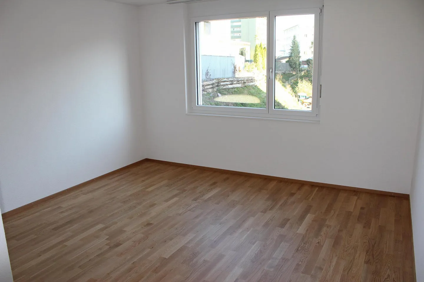Appartement en penthouse moderne de 5,5 pièces avec terrasse - Photo 4 sur 11