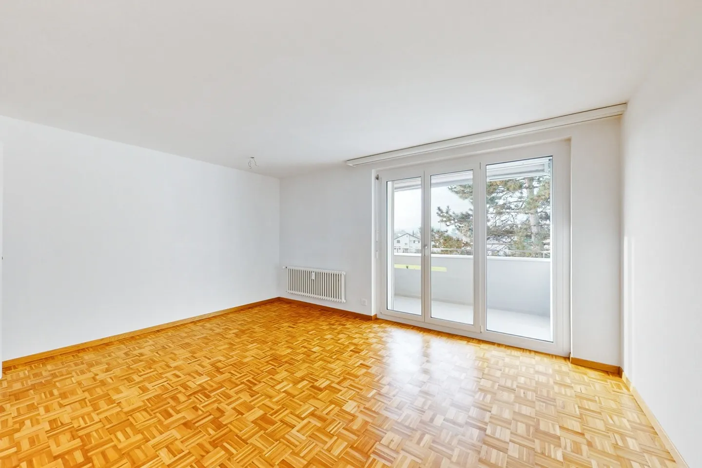 Appartement modernisé avec balcon - Photo 6 sur 10