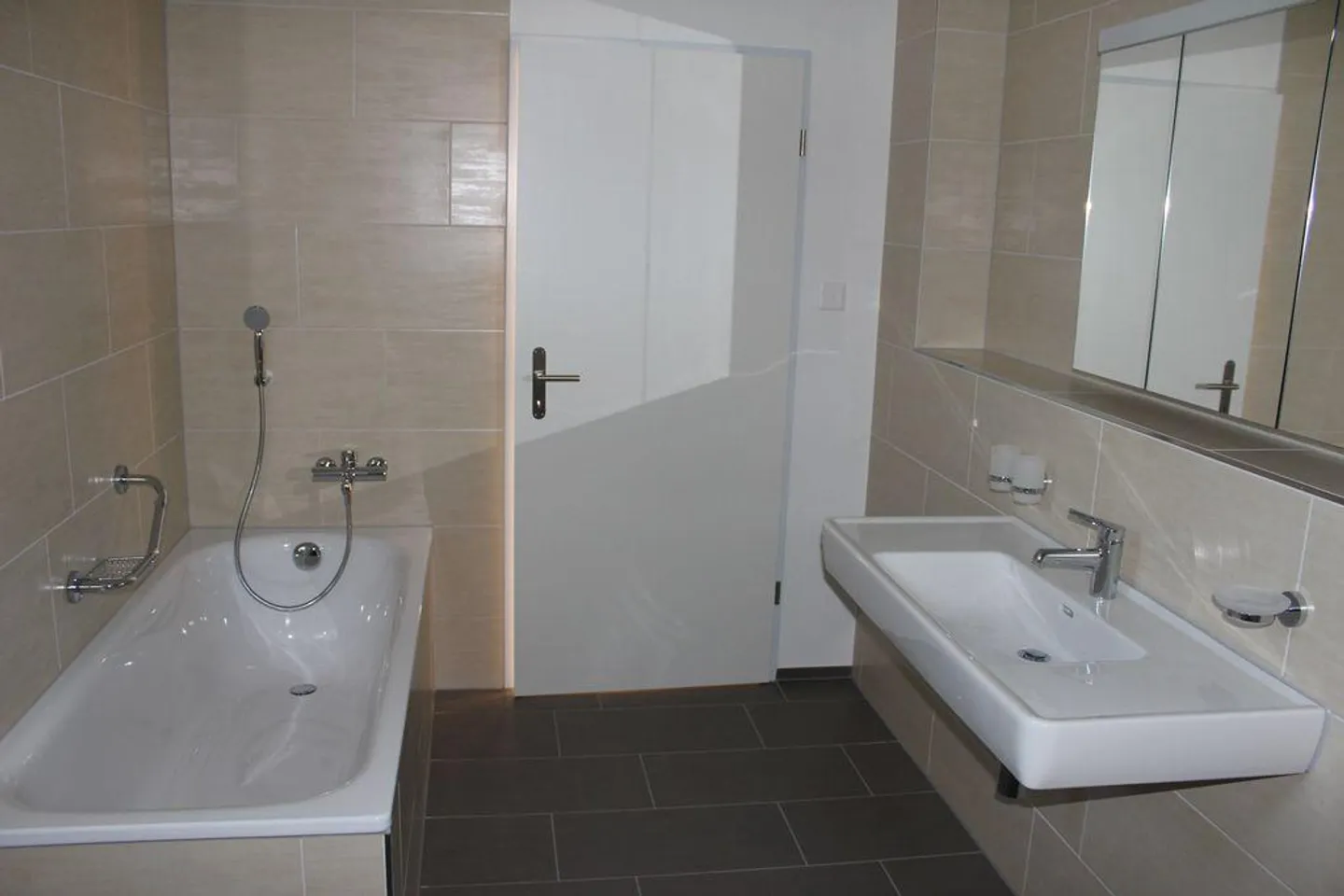 Appartement en penthouse moderne de 5,5 pièces avec terrasse - Photo 7 sur 11