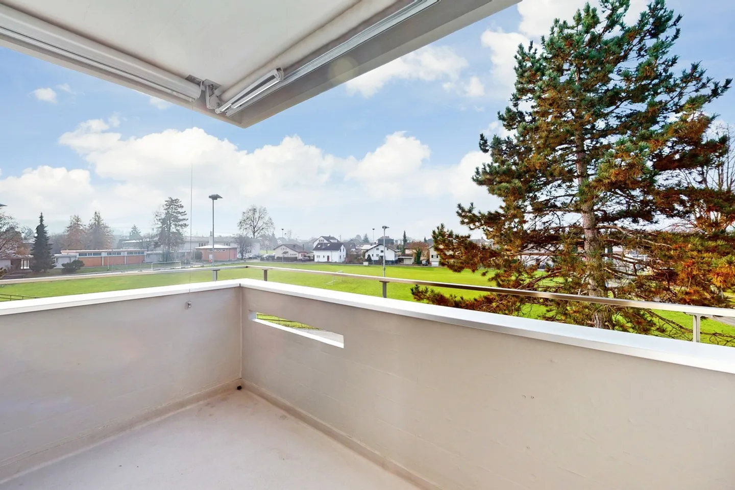 Appartement modernisé avec balcon - Photo 10 sur 10