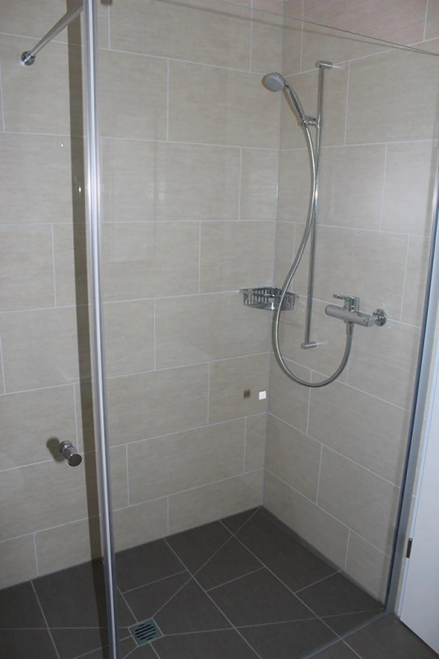 Appartement en penthouse moderne de 5,5 pièces avec terrasse - Photo 8 sur 11