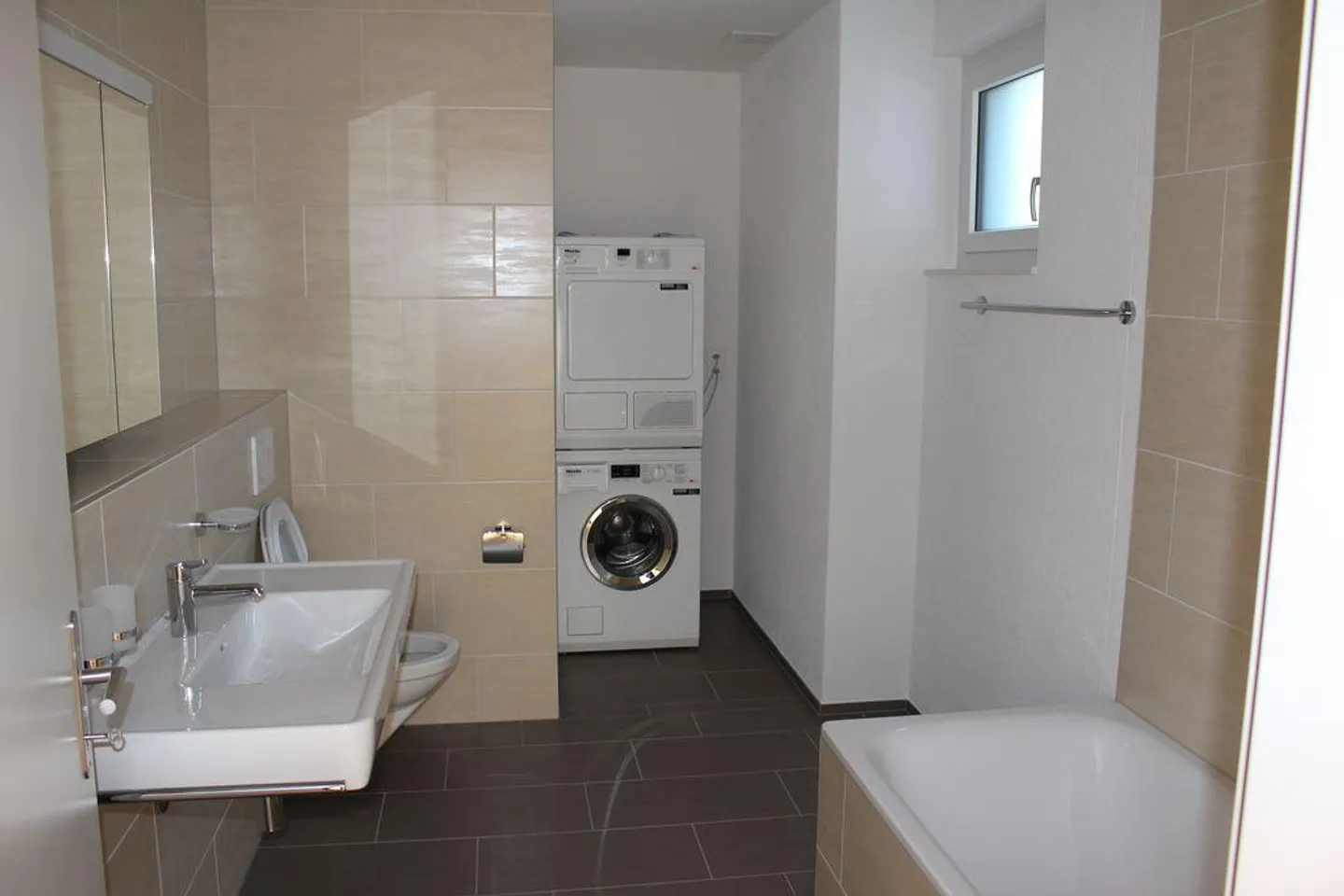 Appartement en penthouse moderne de 5,5 pièces avec terrasse - Photo 6 sur 11