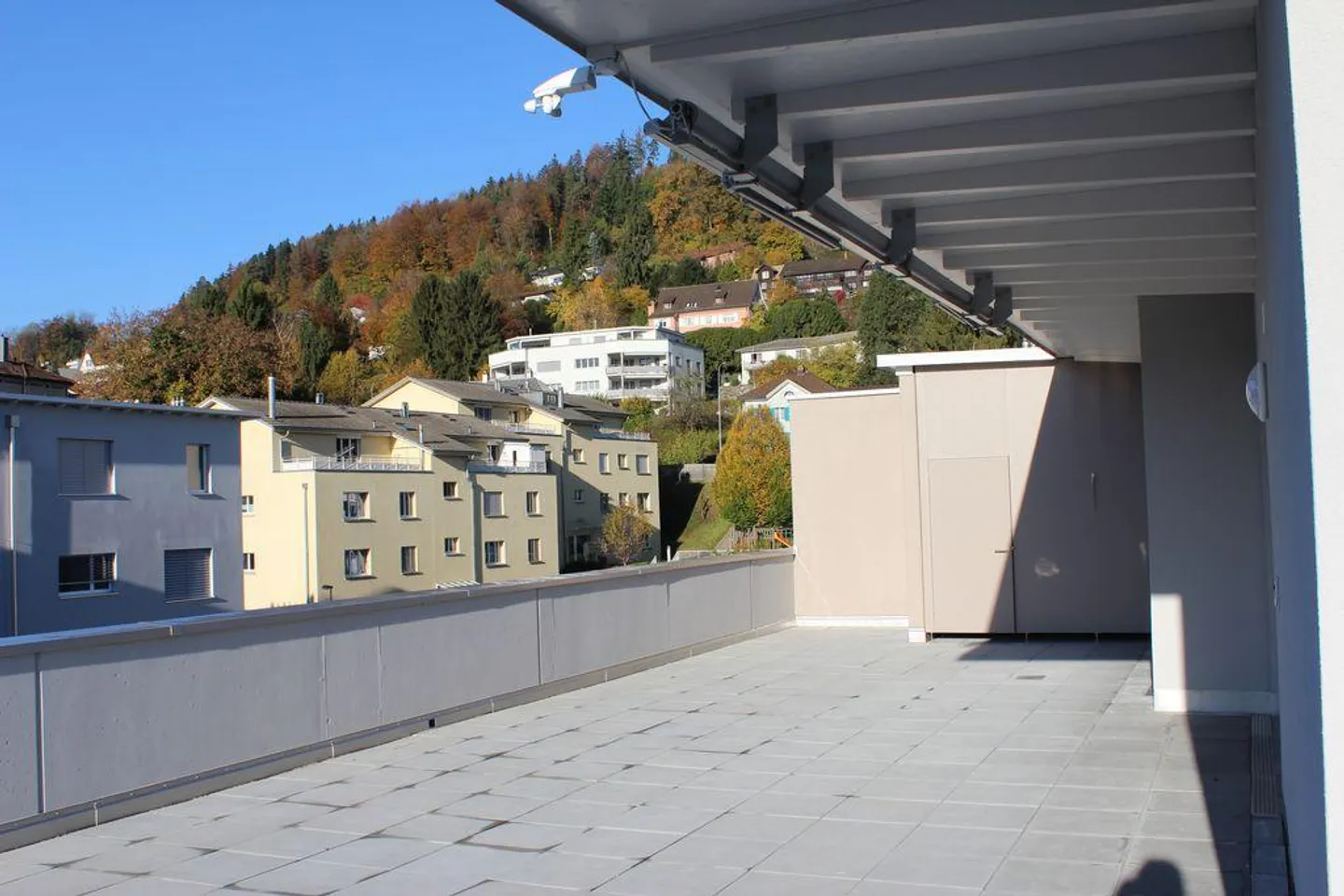 Appartement en penthouse moderne de 5,5 pièces avec terrasse - Photo 9 sur 11