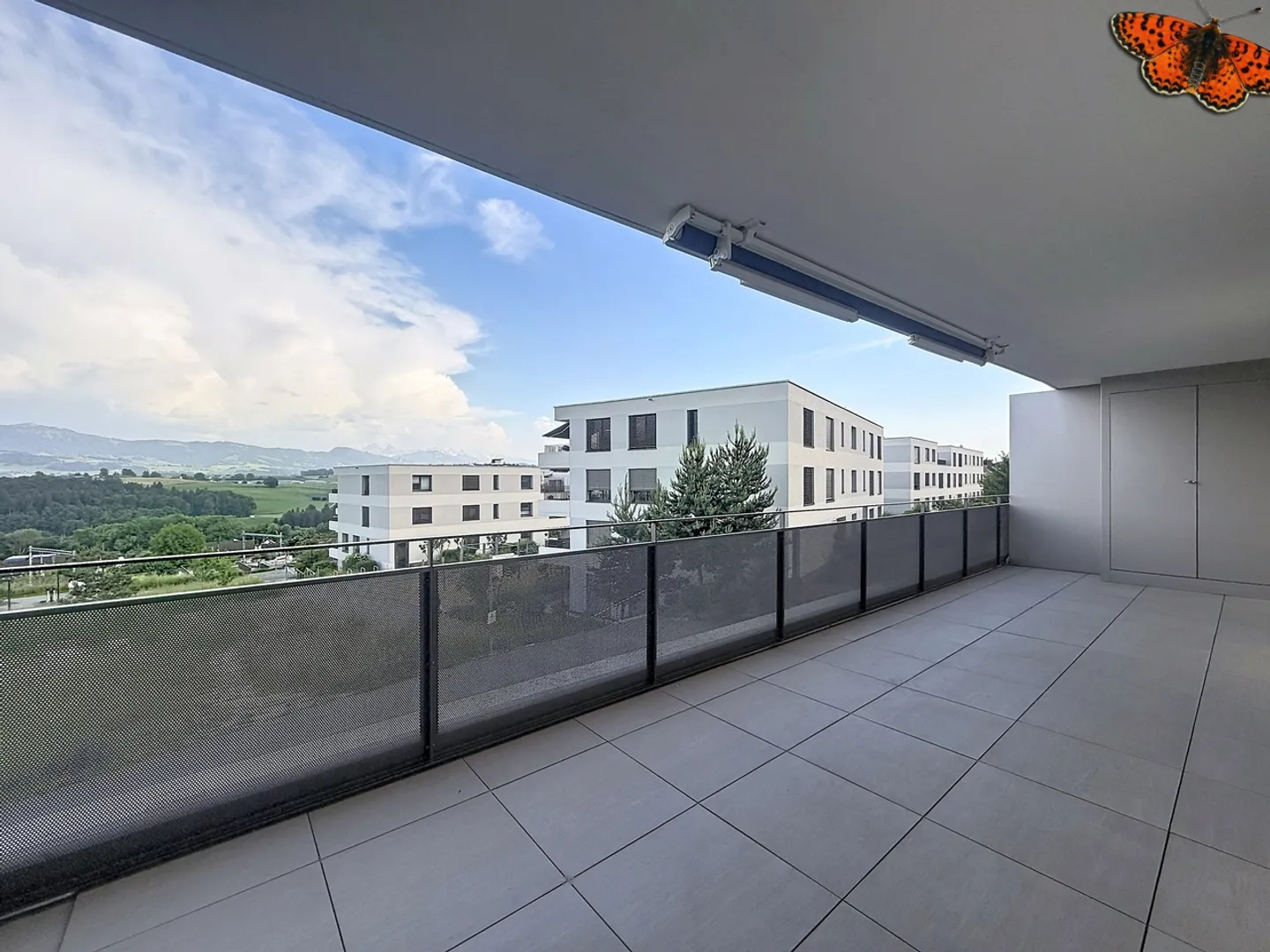 2½ ZIMMER - Mit einem großen Balkon - Foto 1 von 10