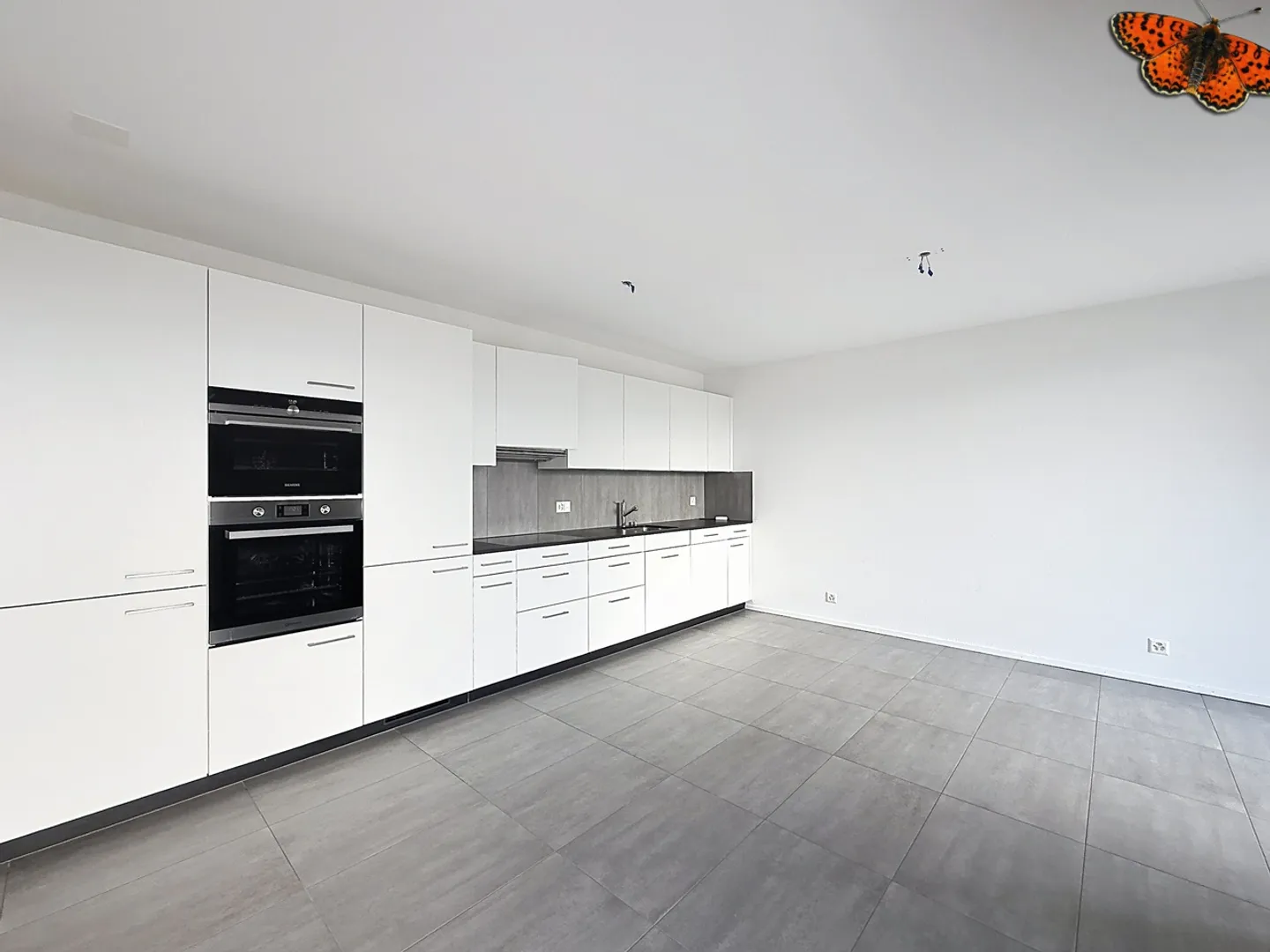 2½ ZIMMER - Mit einem großen Balkon - Foto 3 von 10