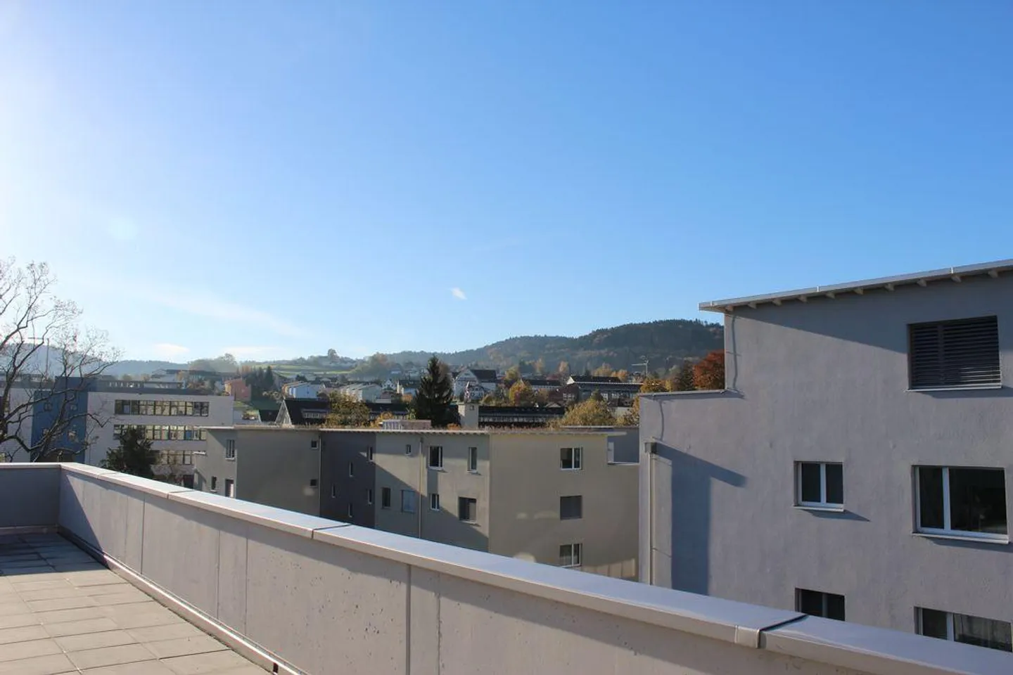 Appartement en penthouse moderne de 5,5 pièces avec terrasse - Photo 10 sur 11