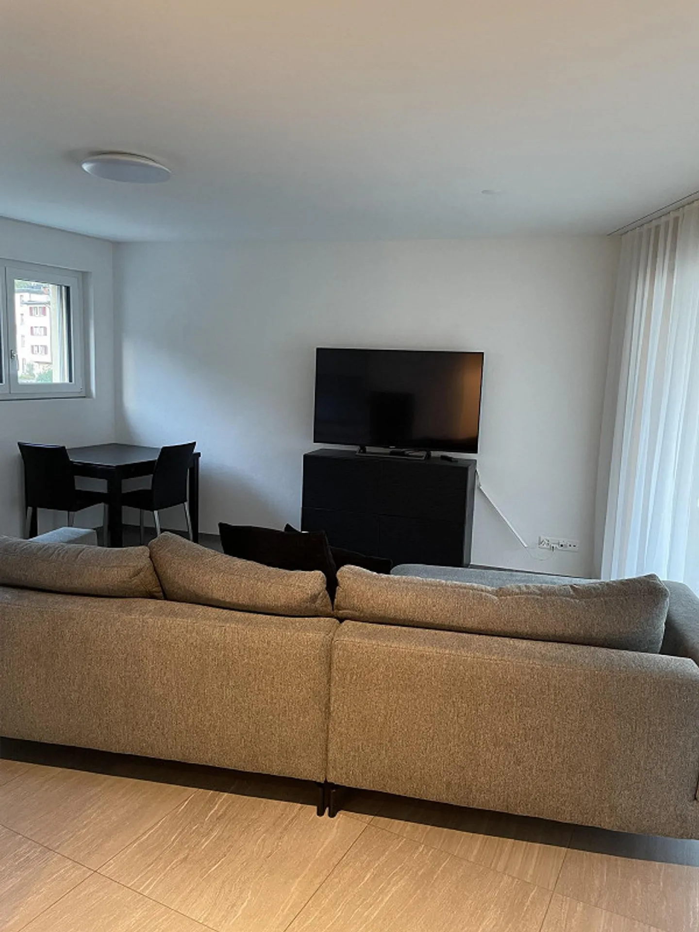 Modern, bright apartment - Photo 6 of 12