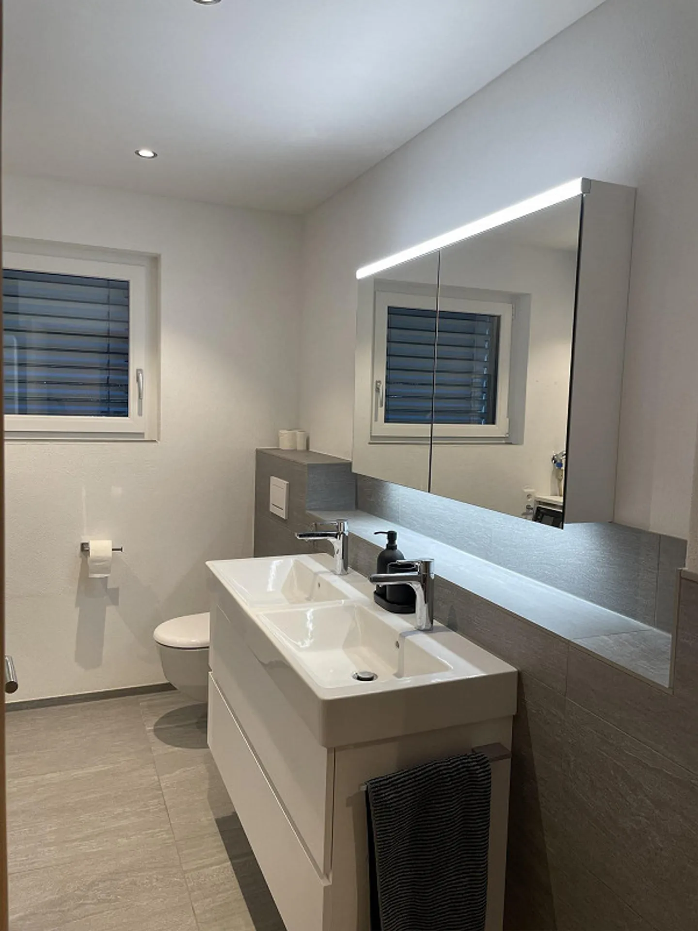 Modern, bright apartment - Photo 7 of 12