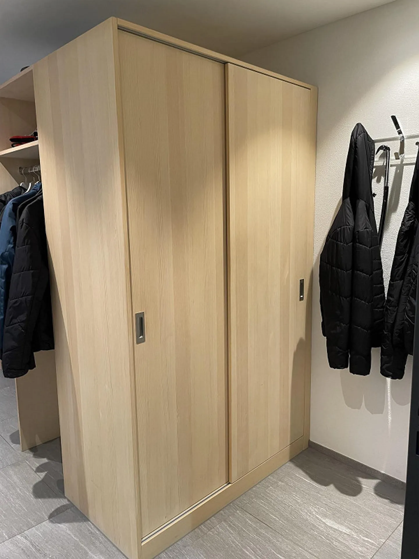 Modern, bright apartment - Photo 10 of 12