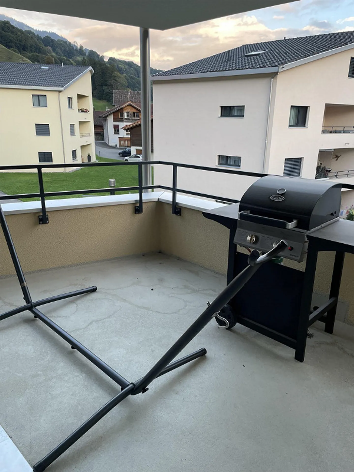 Modern, bright apartment - Photo 11 of 12