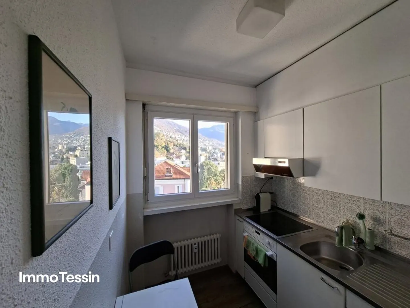 Holiday apartment in a central prime location in Muralto with breathtaking views - Photo 7 of 13