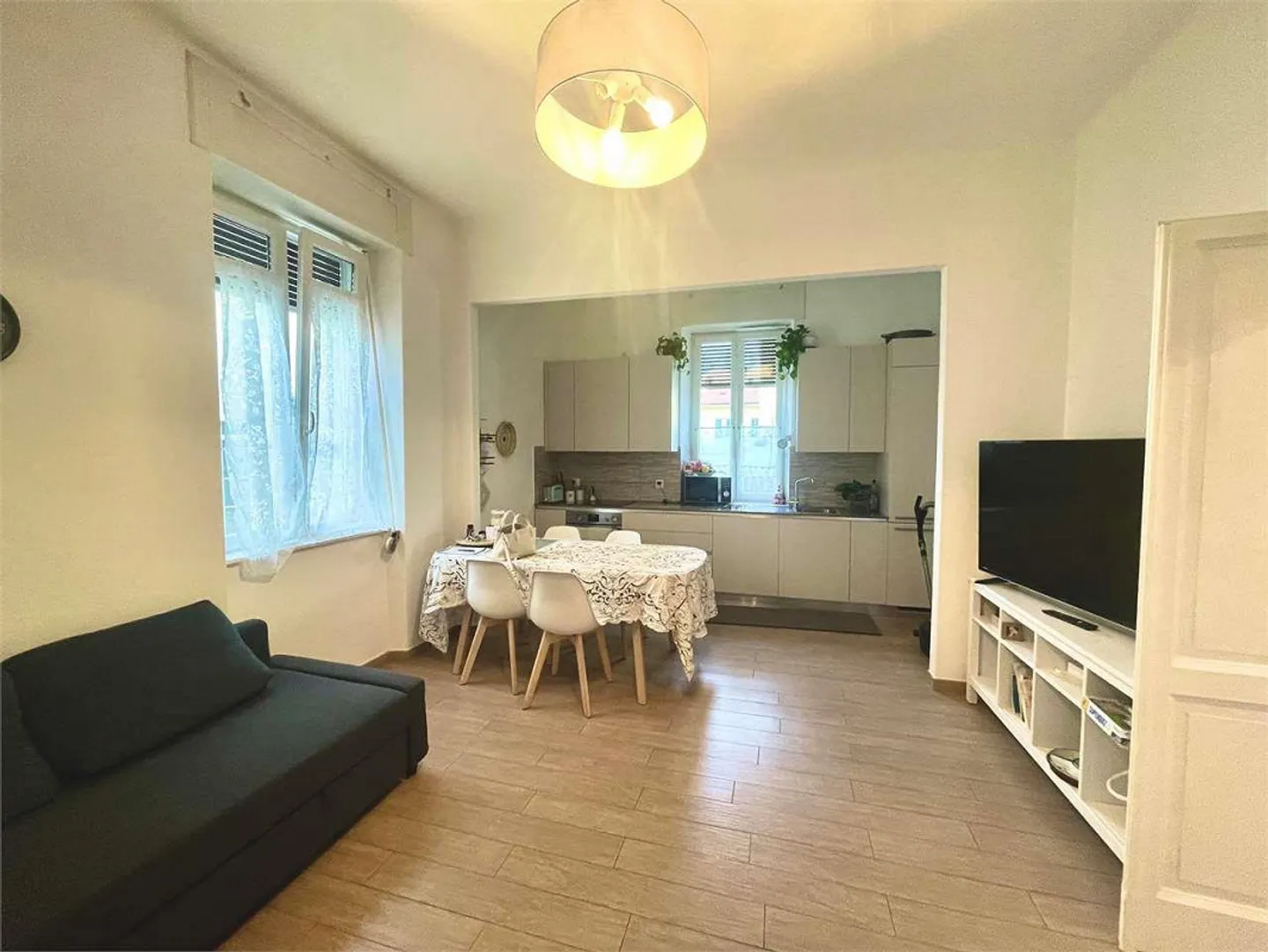 Chiasso, Via Mola - Renovated Period Apartment with Garden - Photo 1 of 6