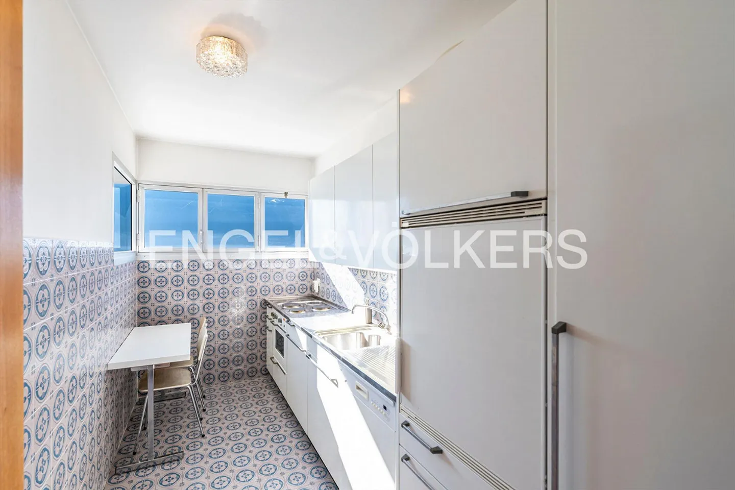 Résidence au bord du lac avec plage privée (14) - Photo 6 sur 10