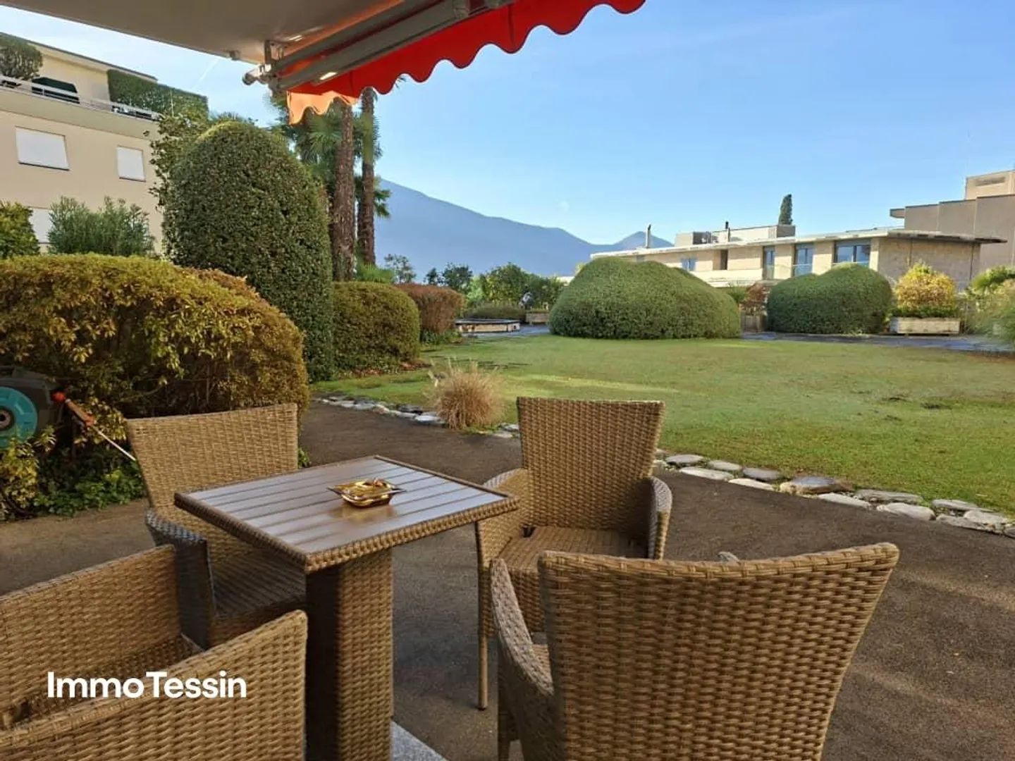 Holiday apartment in a central prime location in Muralto with breathtaking views - Photo 13 of 13