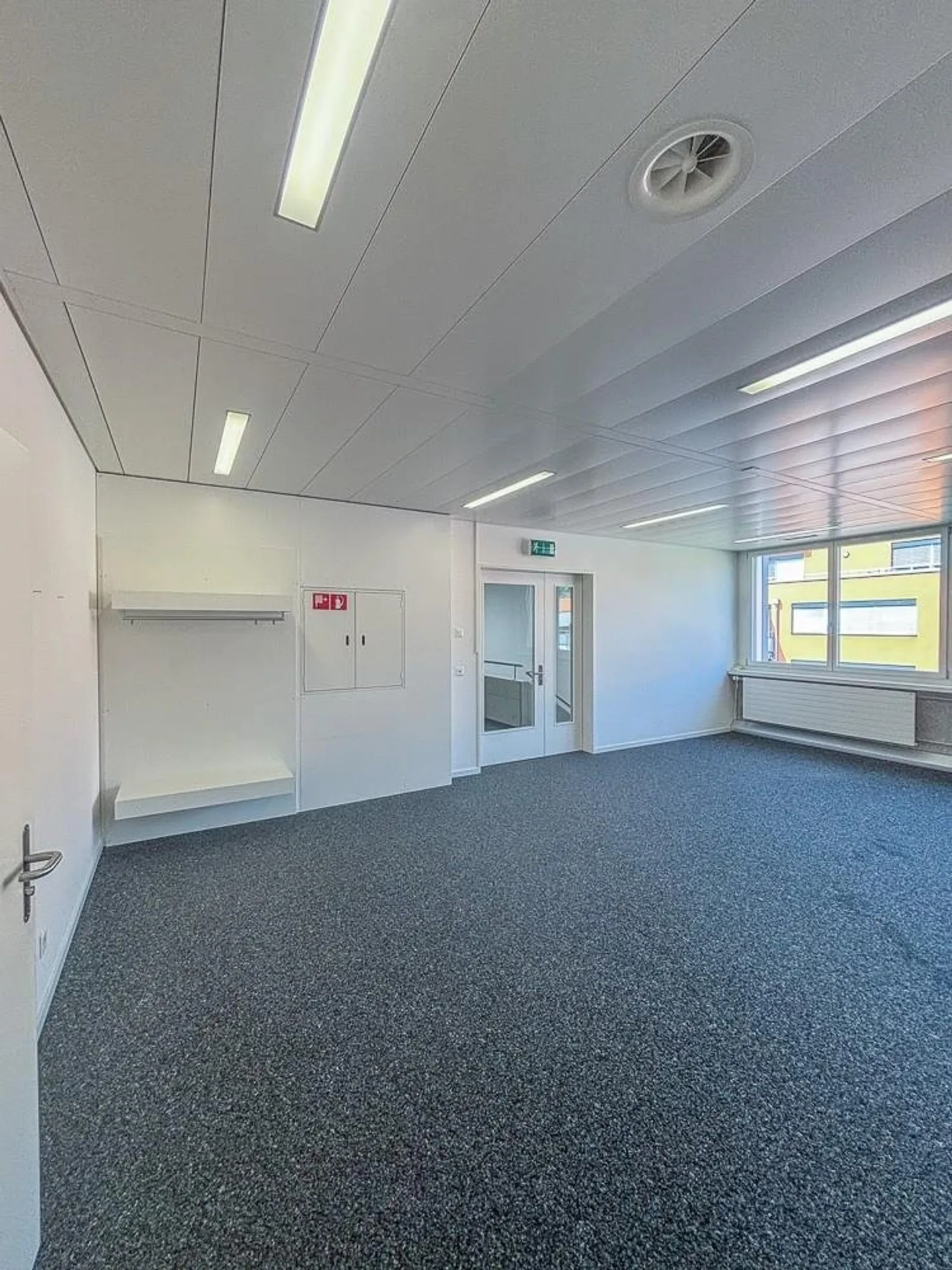 Espace de bureau moderne de 384 m² - représentatif, lumineux et idéalement connecté - Photo 3 sur 10