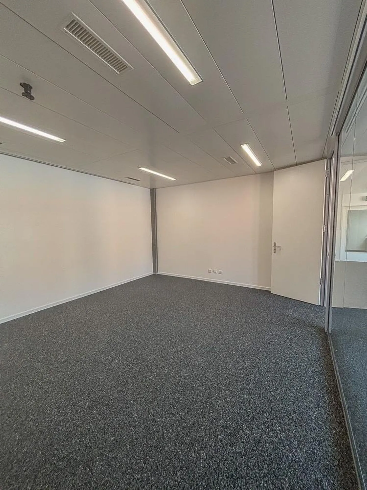 Espace de bureau moderne de 384 m² - représentatif, lumineux et idéalement connecté - Photo 7 sur 10