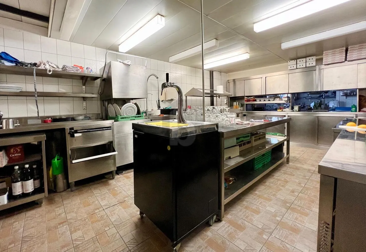 OPPORTUNITÉ RENTABLE DANS UN EMPLACEMENT FRÉQUENTÉ - Photo 4 sur 6