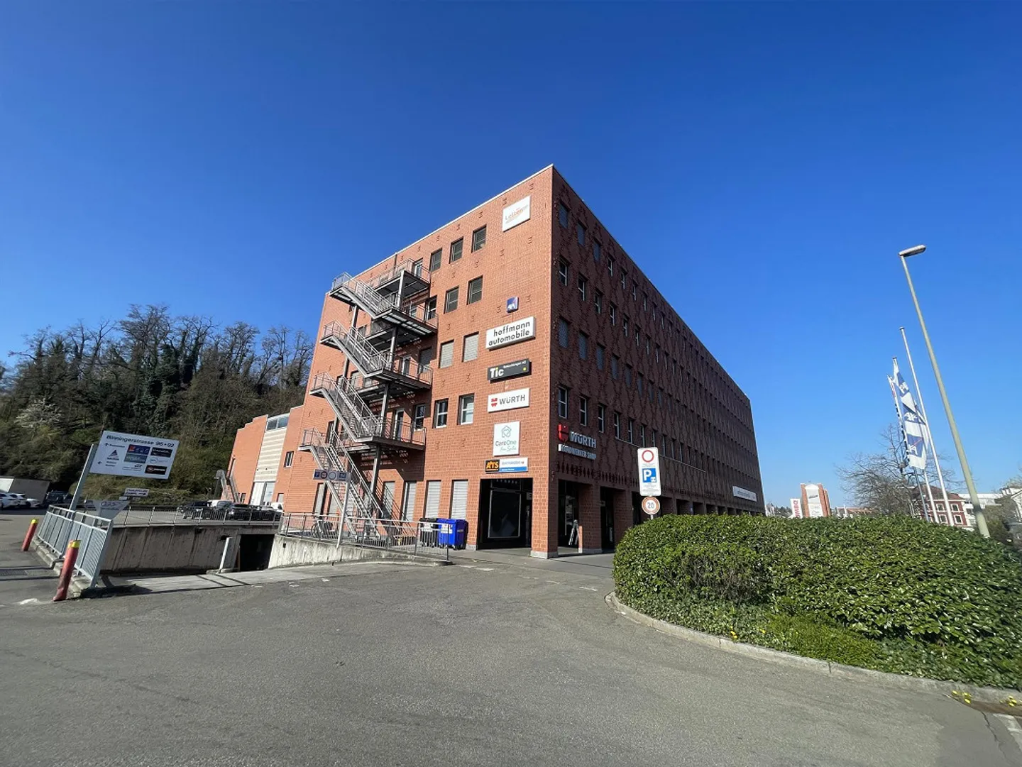 Circa 1'669 m2 di uffici (divisibili) Edificio commerciale "Im Letten" Allschwil - Foto 2 di 15