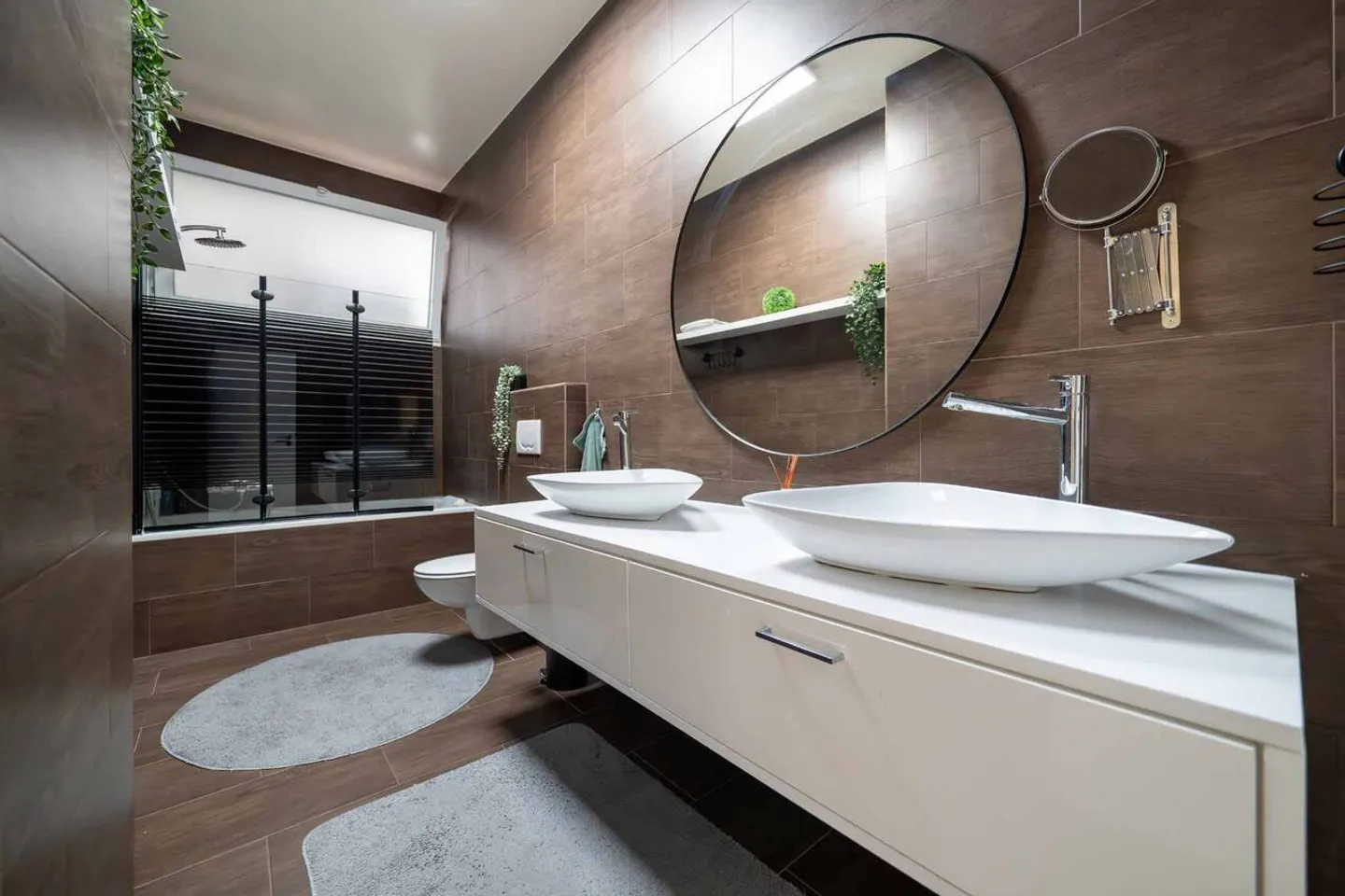 Villa moderna di 5,5 stanze con 2 balconi, 2 terrazze e giardino - Foto 8 di 13