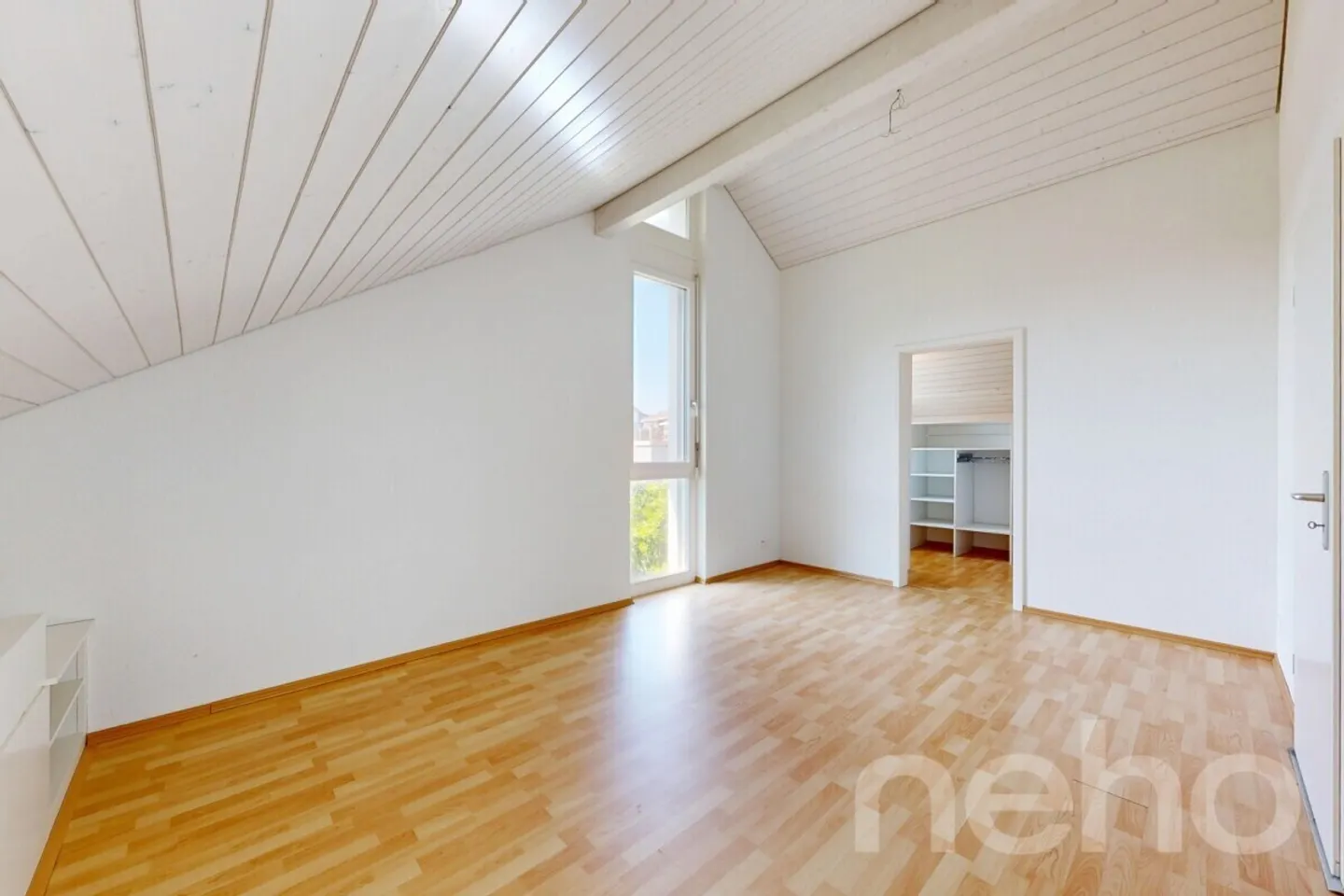 Grosszügiges Einfamilienhaus mit Garten - Foto 5 von 12