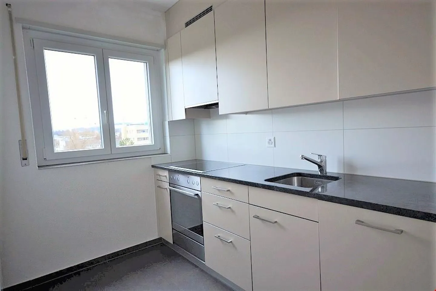 Living in a central location - Photo 3 of 6