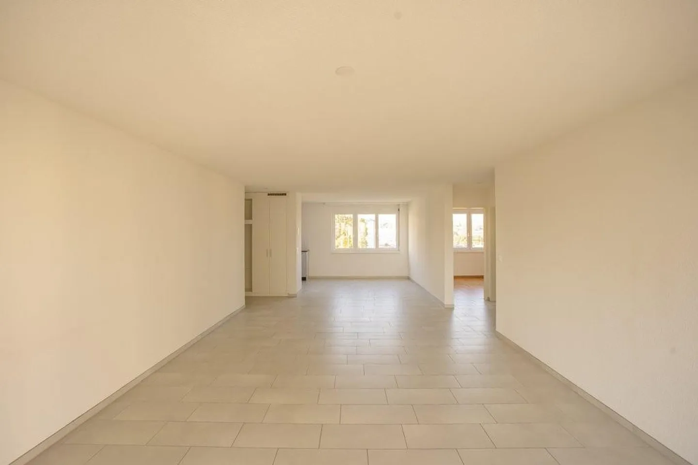 Oasi luminosa di benessere con molto spazio - Foto 6 di 9