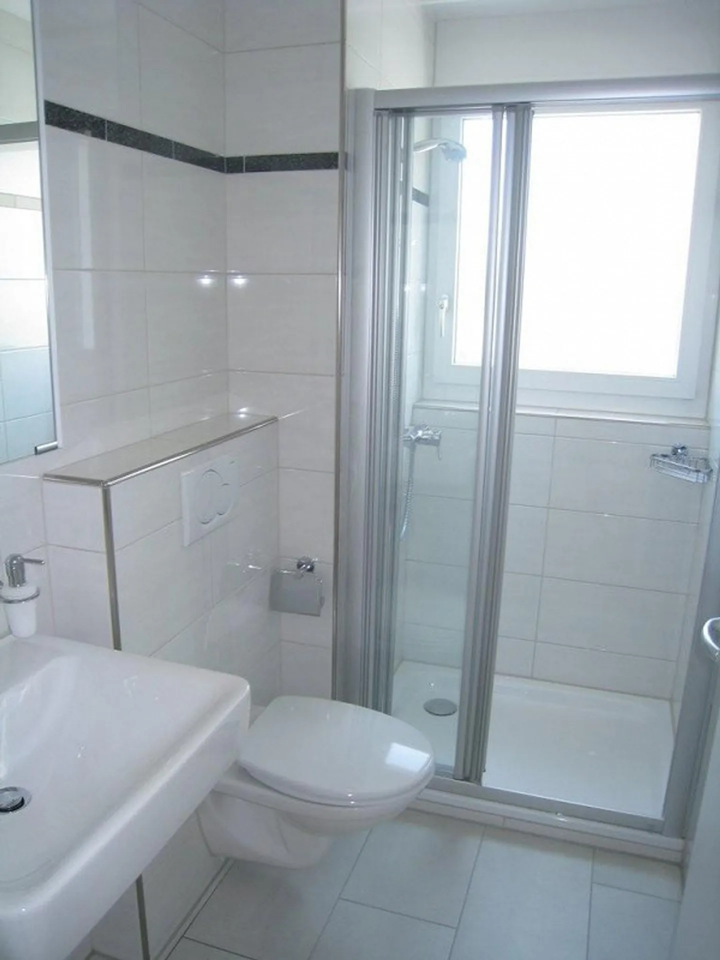 Oasi luminosa di benessere con molto spazio - Foto 4 di 9