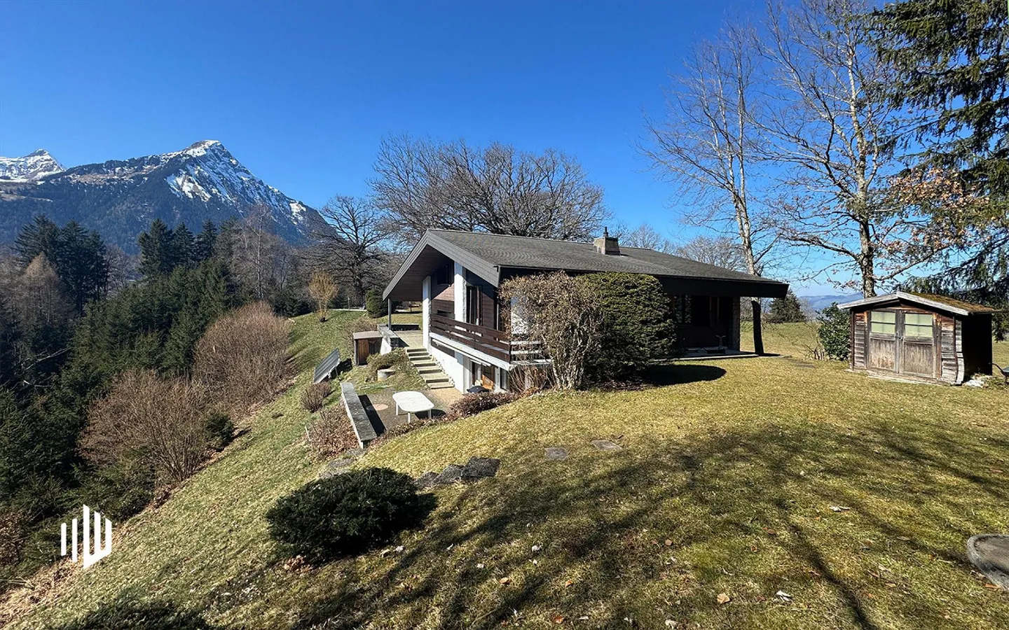 ImmoWyss - Chalet Architettonicamente Attraente sopra il Lago di Thun - Foto 1 di 10