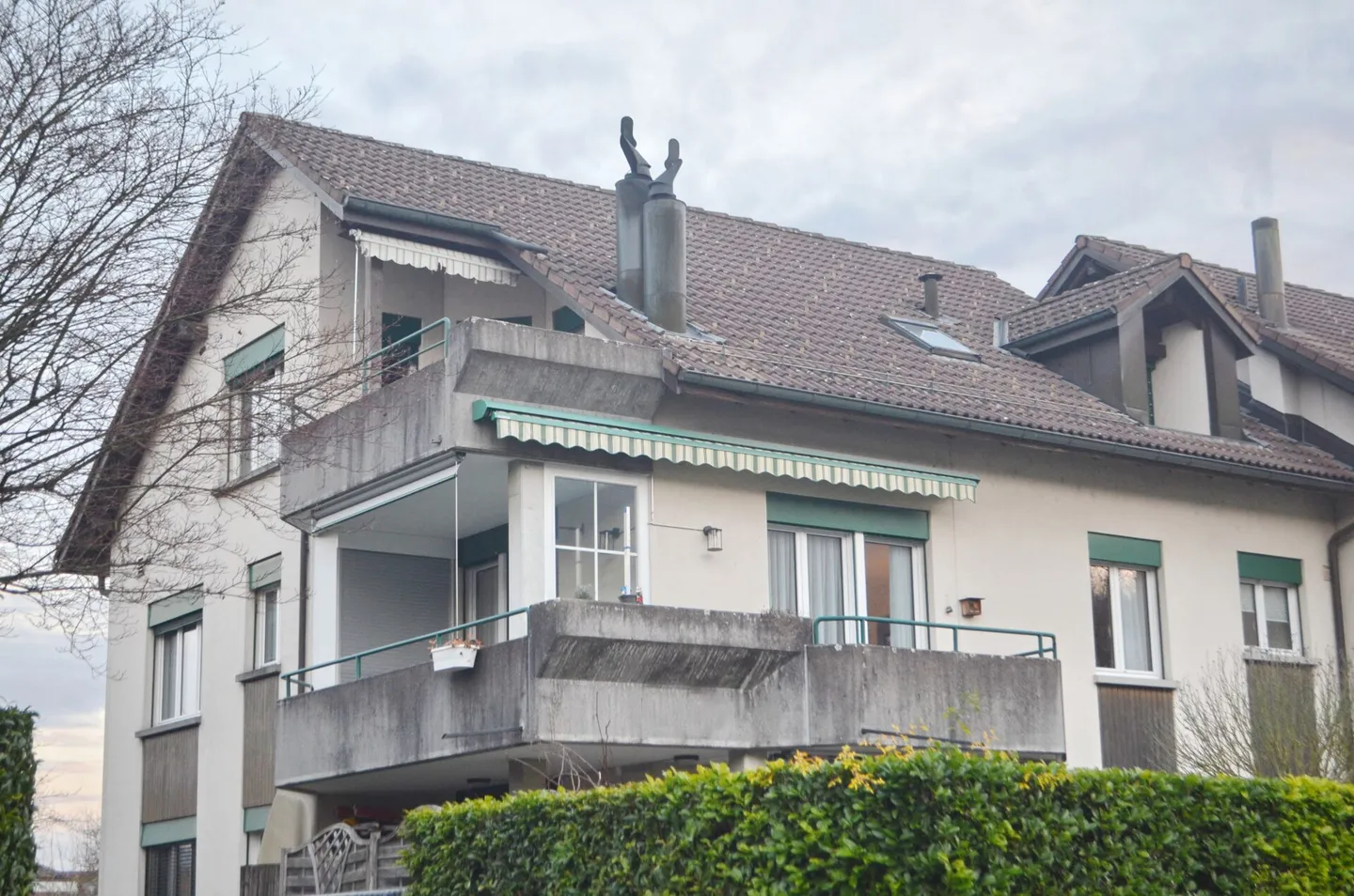 3 1/2 pièces de copropriété avec 1 place de parking souterrain Concept d'espace agréable pour un logement confortable - Photo 1 sur 5