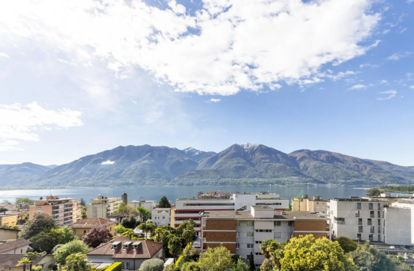 Appartement de 3,5 pièces au rez-de-chaussée à Minusio, Tessin - Photo 2 sur 18