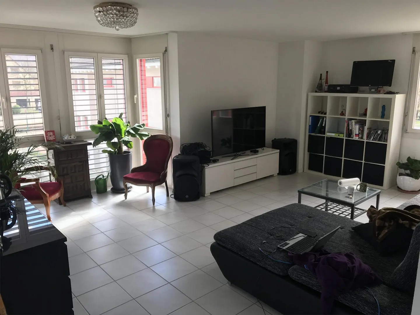 Appartamento affascinante 3.5 locali con balcone e garage a Reinach BL - Foto 2 di 8