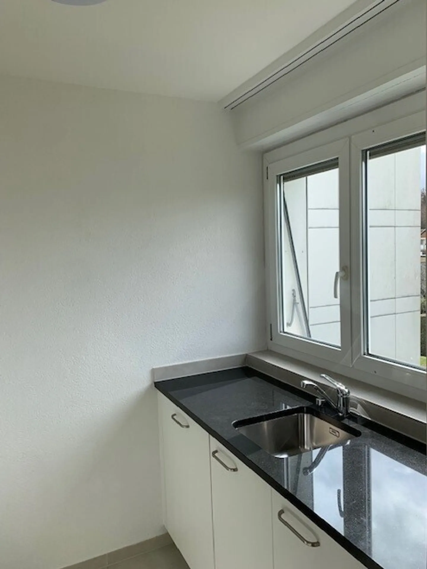 Bright studio, renovation in October 2026 - Photo 2 of 5