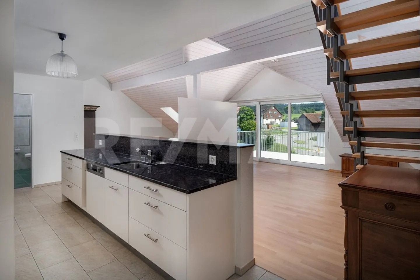 Duplex spazioso con balconi - Foto 1 di 13