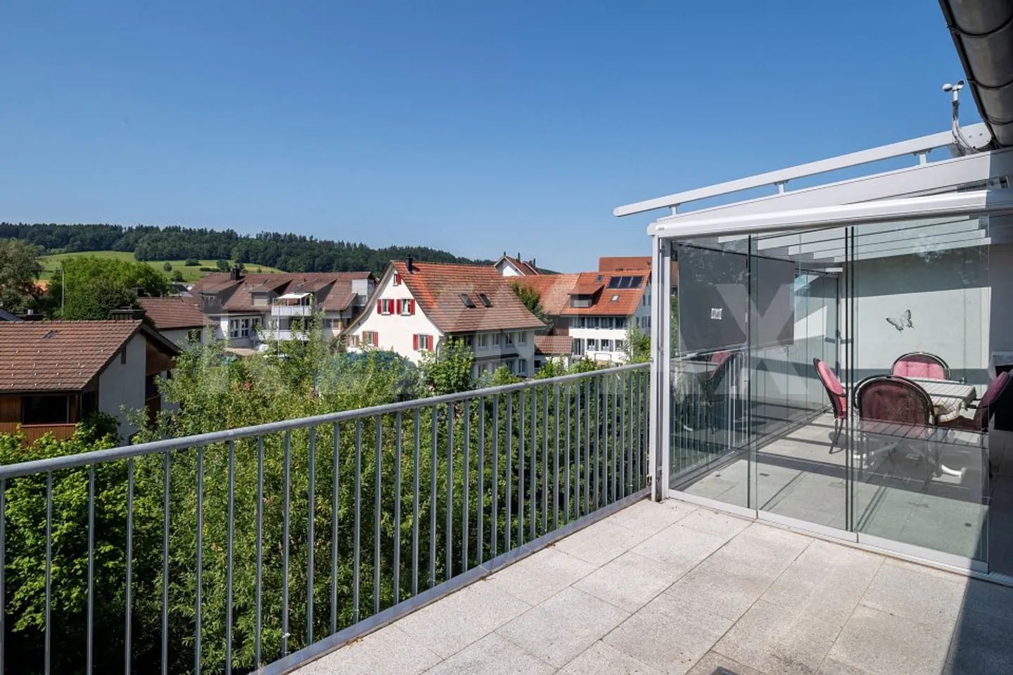 Duplex spazioso con balconi - Foto 3 di 13