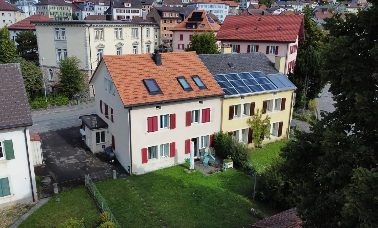 House with 3 Apartments and Garden - Photo 2 of 25