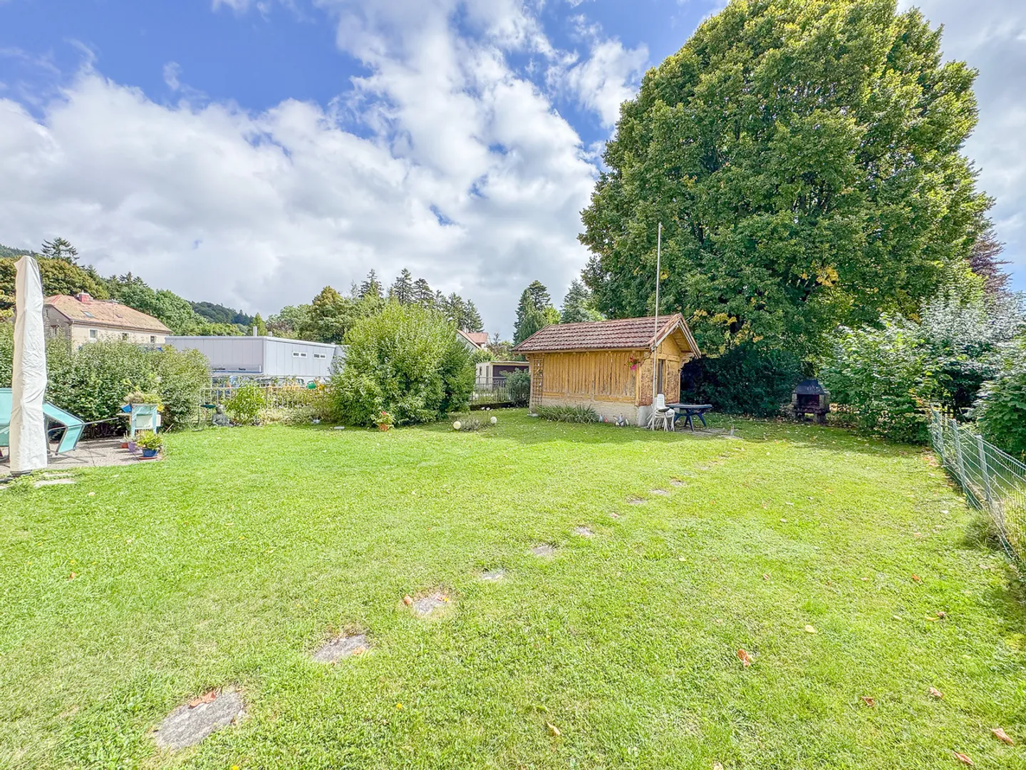 House with 3 Apartments and Garden - Photo 3 of 25