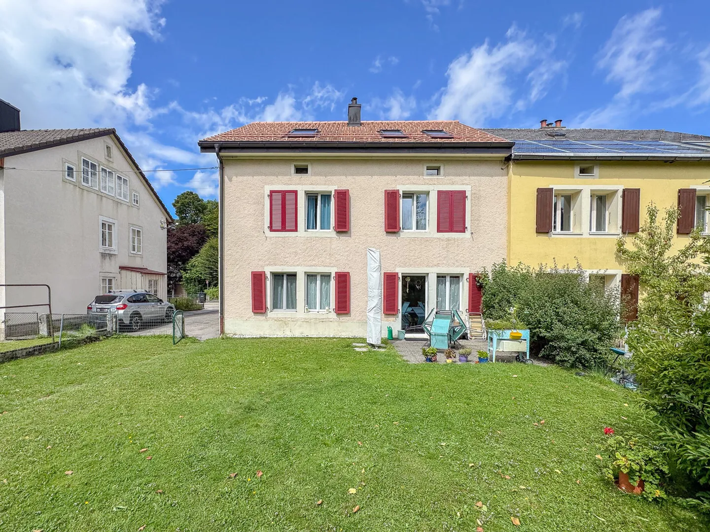 House with 3 Apartments and Garden - Photo 4 of 25