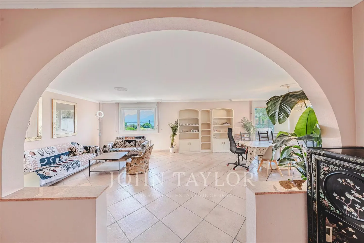 EXCLUSIVITY! 4.5-room apartment just steps from the lake - Photo 1 of 11