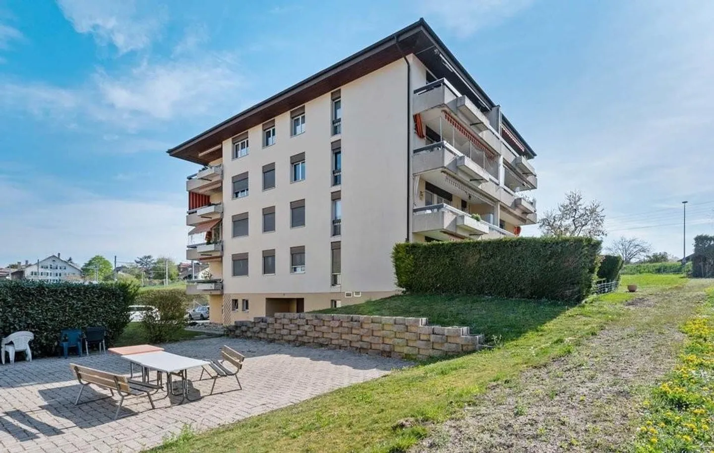 In der Nähe von Lausanne in einem ruhigen Viertel - Foto 1 von 2