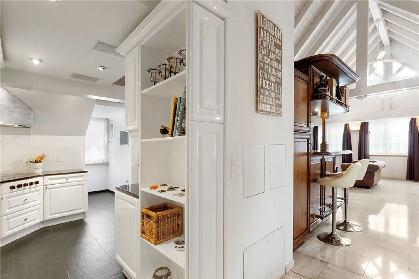 Vivere con stile e vista - Benvenuti nella vostra nuova casa! (Verificato dalla banca) - Foto 2 di 13