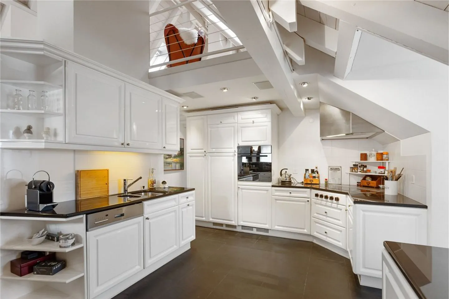 Vivere con stile e vista - Benvenuti nella vostra nuova casa! (Verificato dalla banca) - Foto 3 di 13