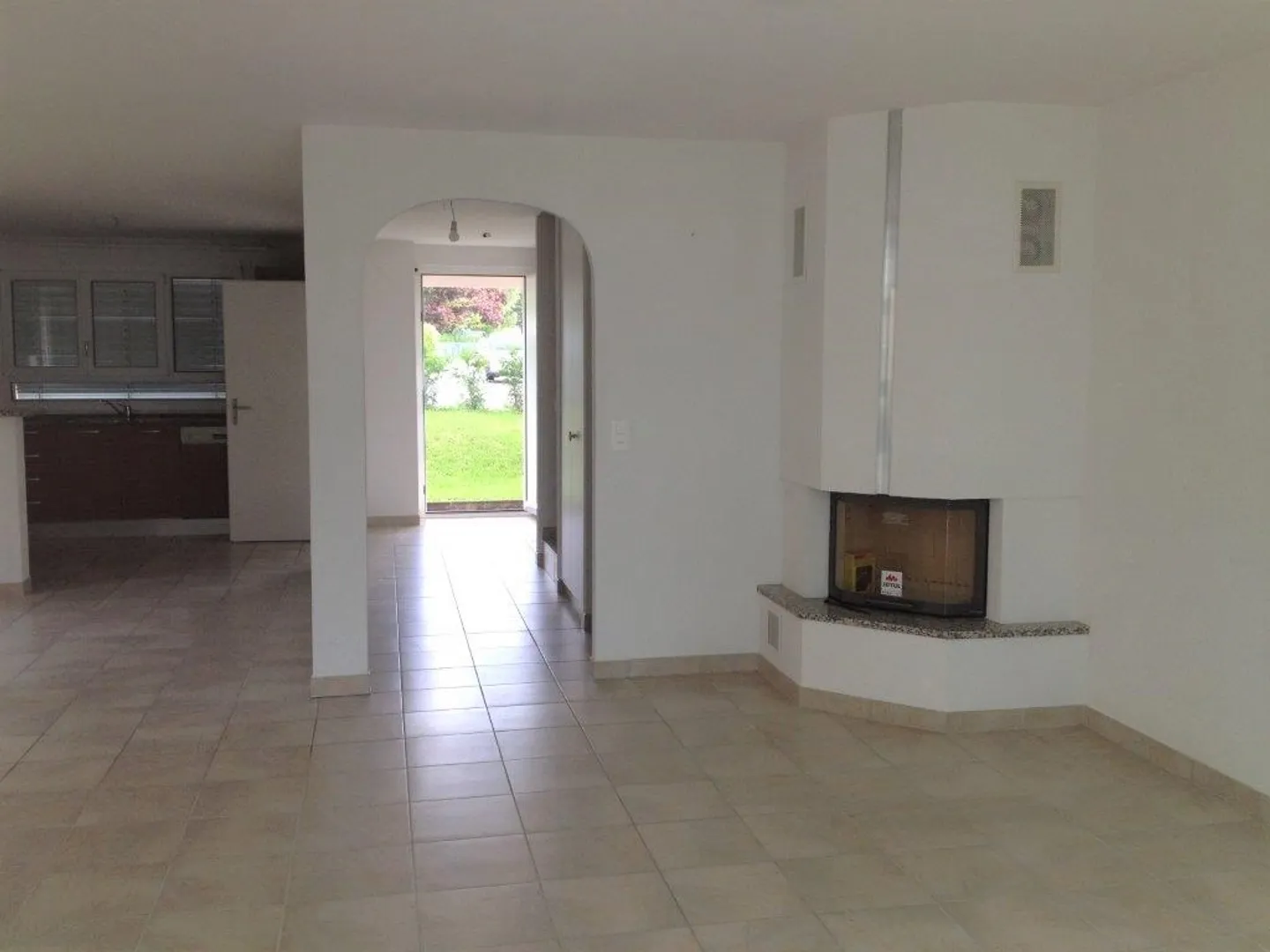 Row House Villa with 6 Rooms and Garden in Bellevue - Photo 3 of 4