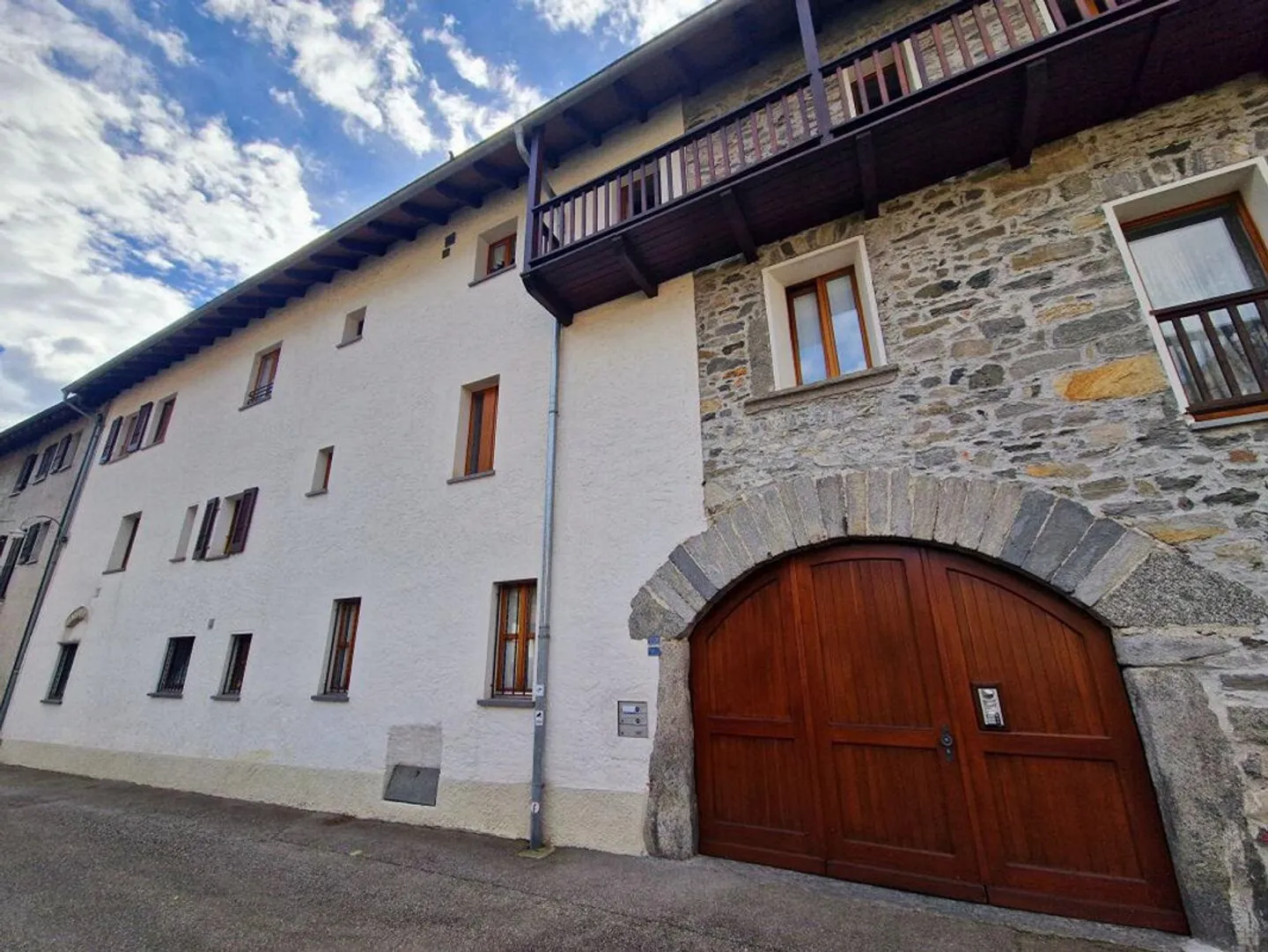 Romantic apartment in the village center, with elevator and garden - Photo 1 of 10