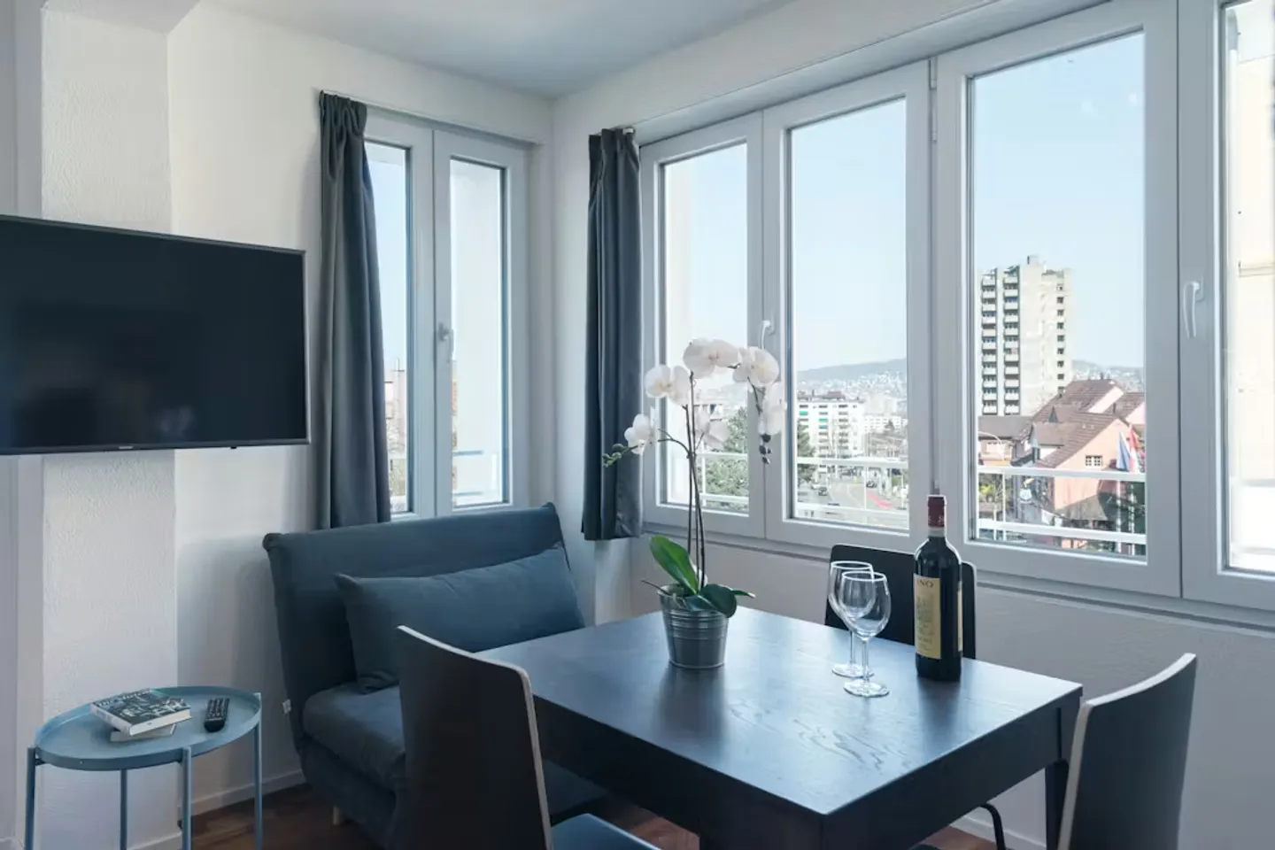 Chic Apartment in Zürich - Photo 1 of 10