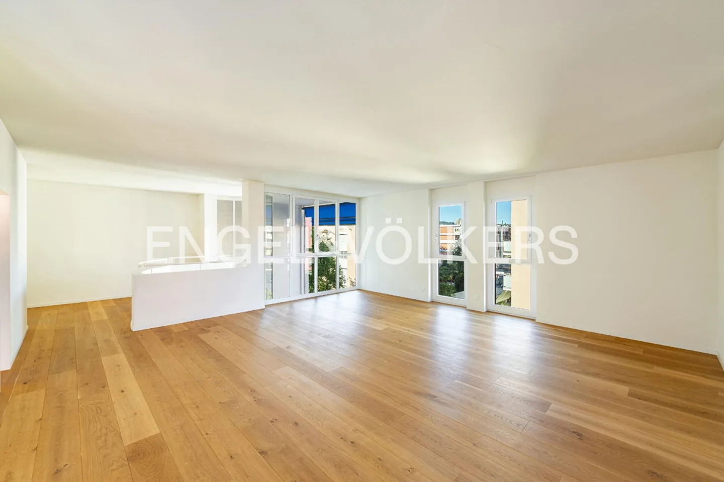 Central, renovated duplex with bright rooms - Photo 1 of 7