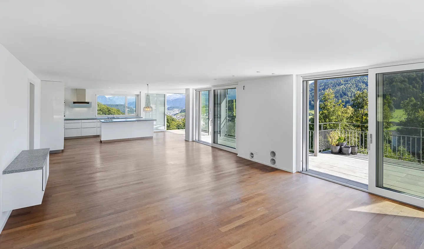 Charmante Attika-Maisonette mit Pool - Foto 2 von 7