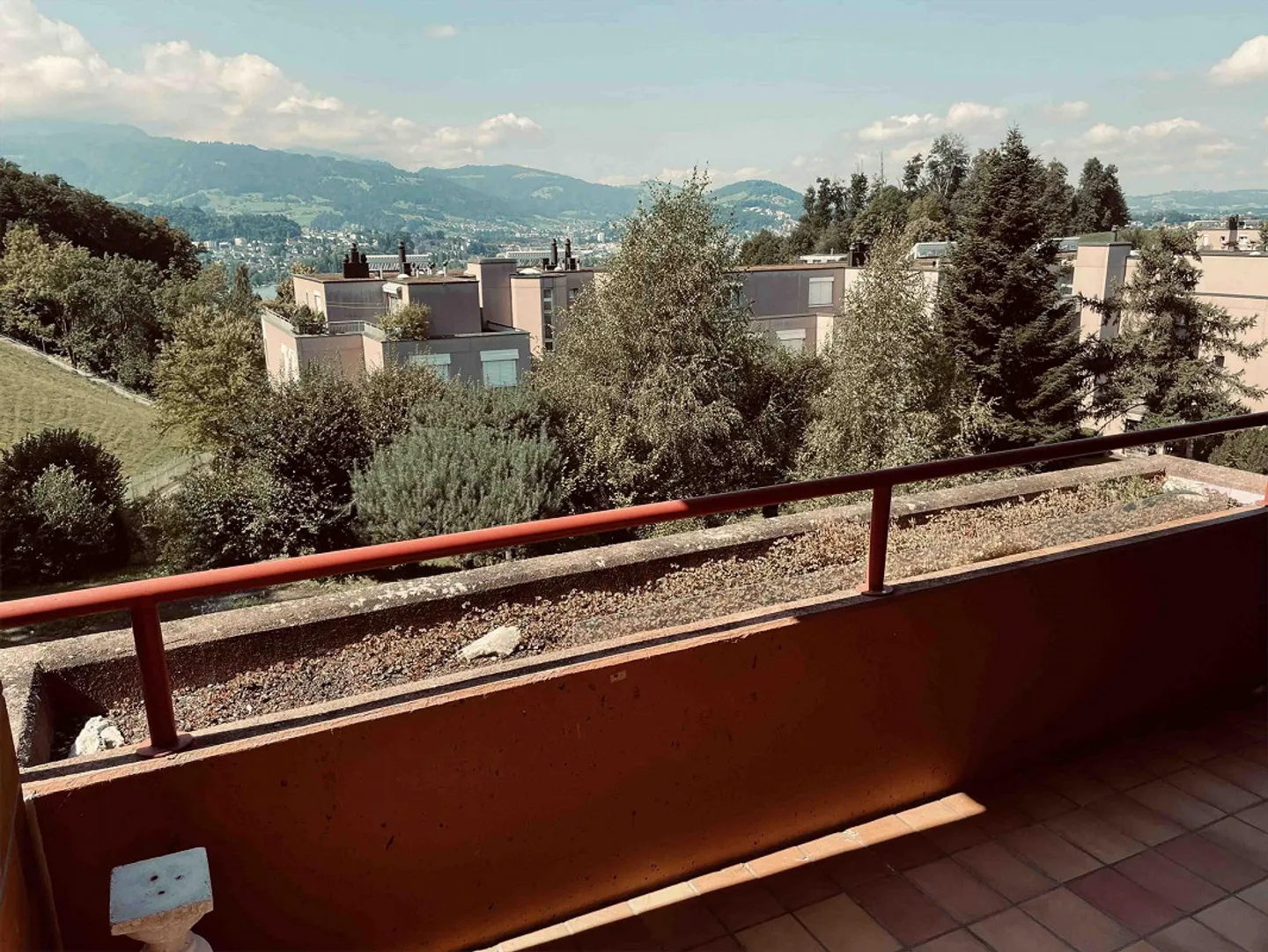 Appartamento affascinante di 2,5 stanze con vista sul lago e sulle montagne - Foto 9 di 11