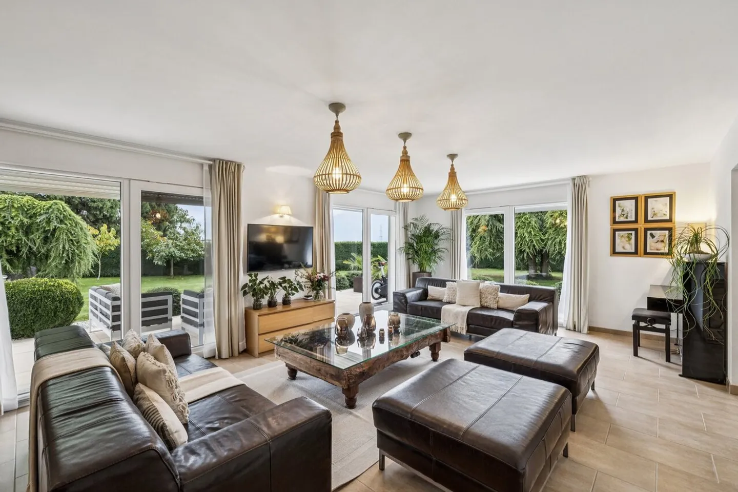 Wundervolle Einzelvilla mit atemberaubendem Blick auf die Dents-du-Midi - Foto 1 von 17