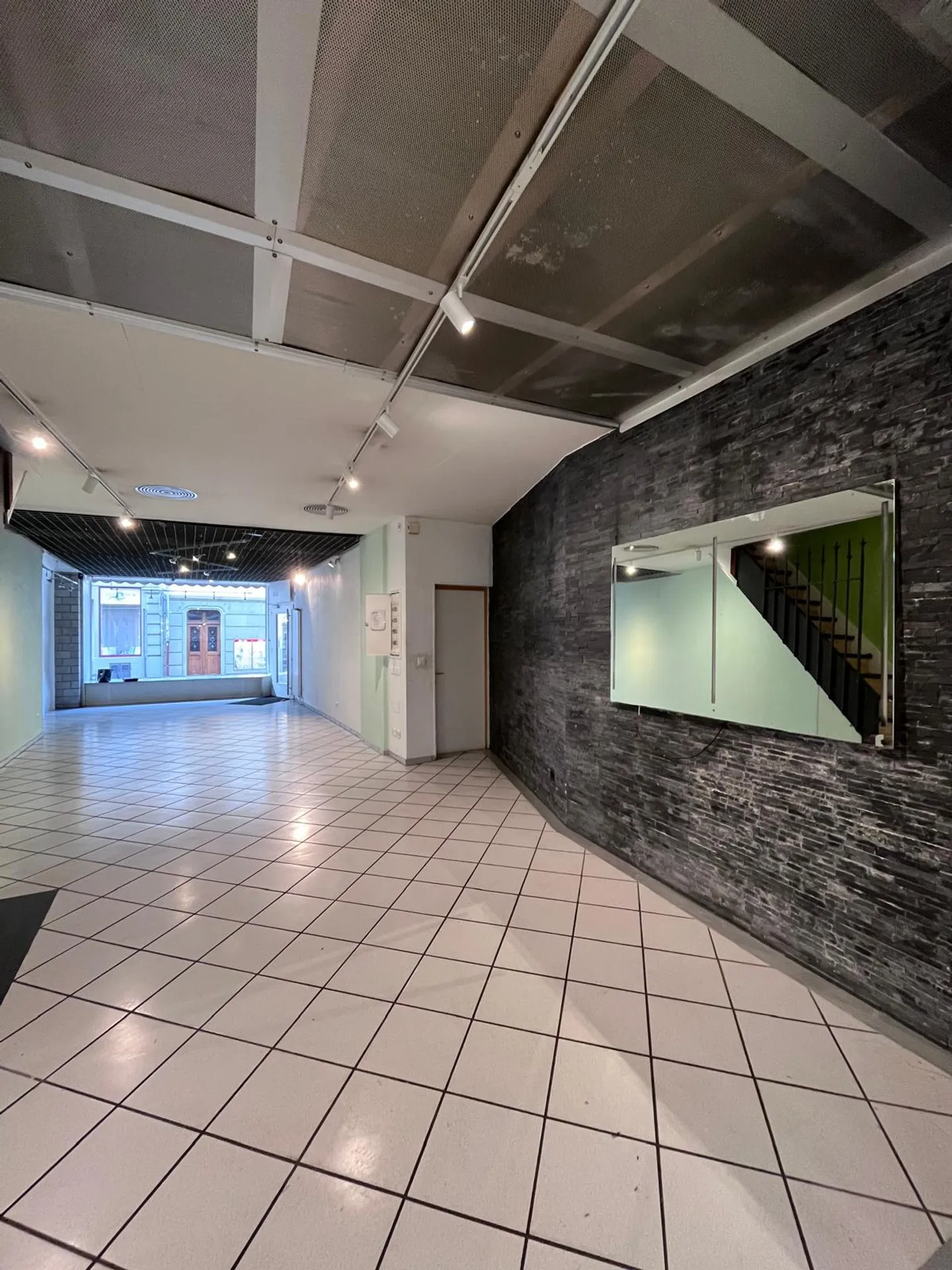 Espace commercial dans la vieille ville de Thun - Photo 2 sur 9