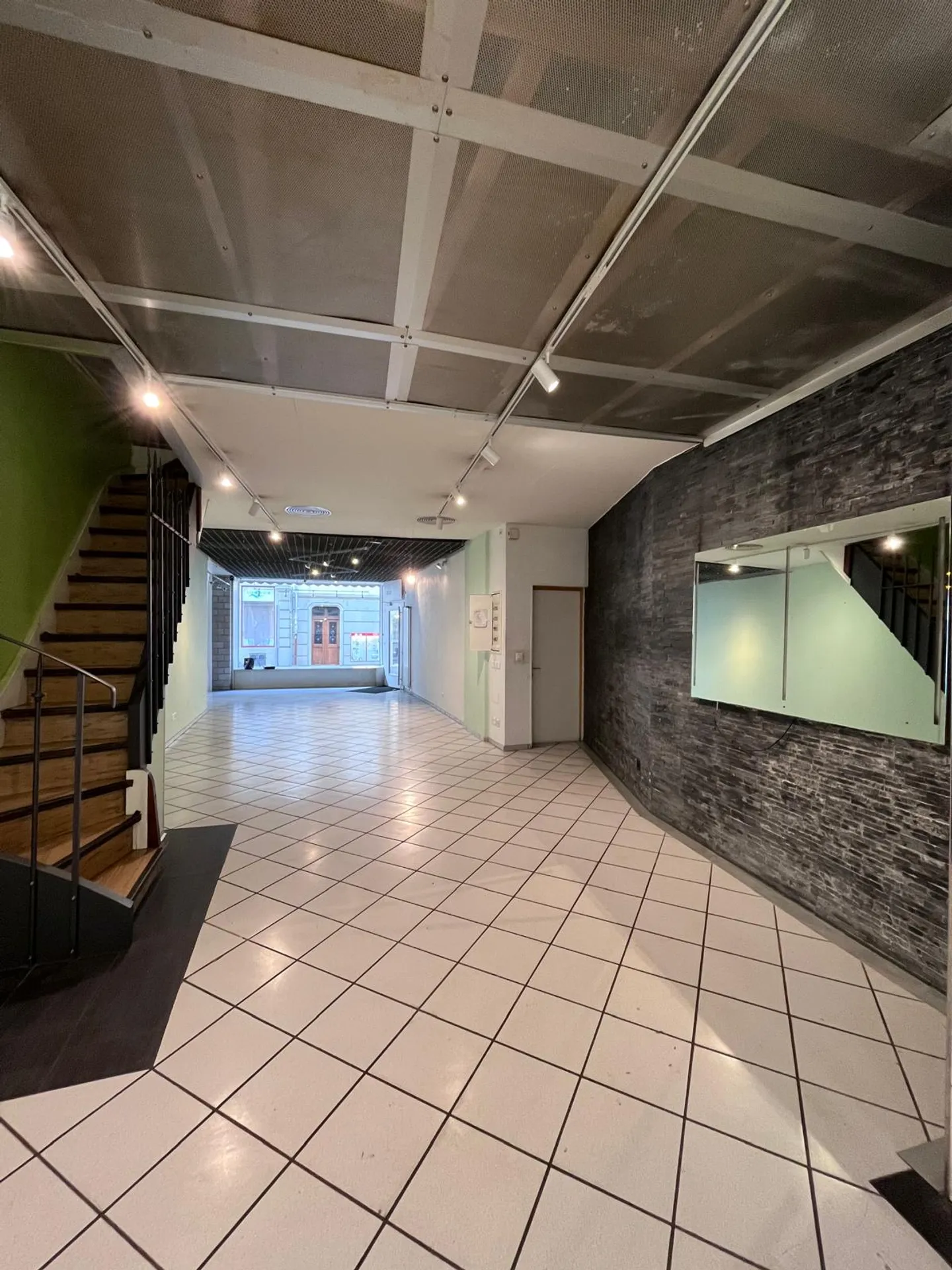 Espace commercial dans la vieille ville de Thun - Photo 3 sur 9